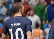 开云官方app入口-街道轰鸣与球场鏖战，速度与意志的双重交响