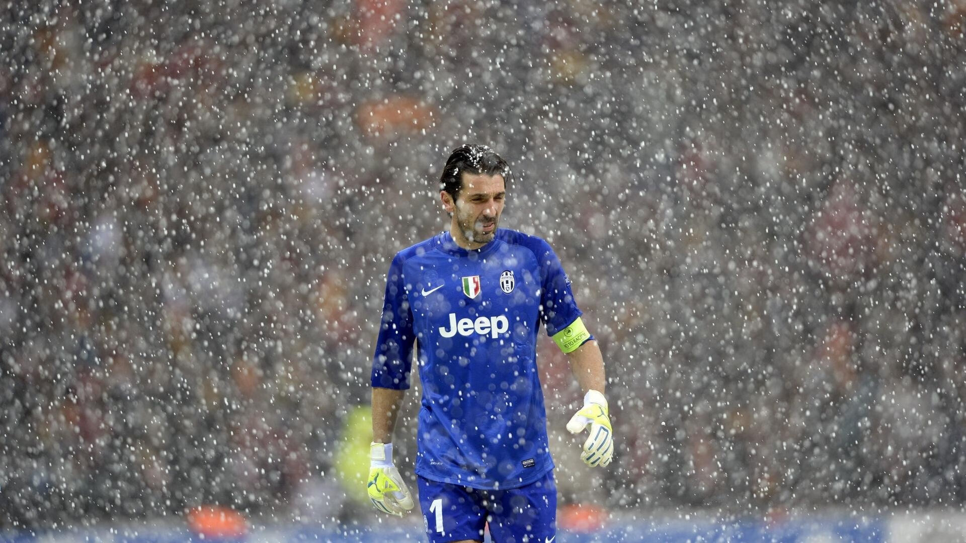 突尼斯压哨奇迹与姆巴佩的加冕,足球世界的两极叙事