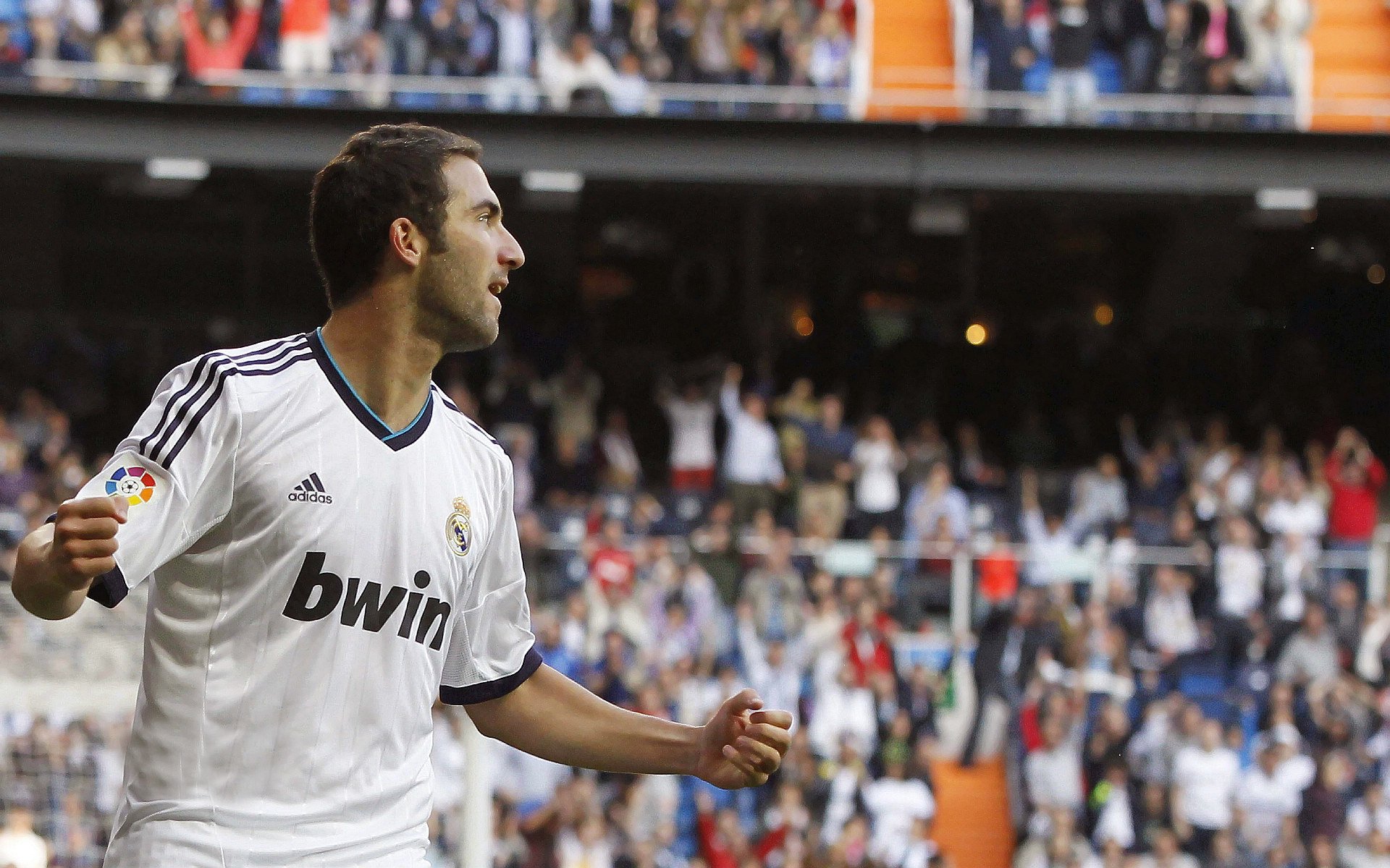 赛道与球场，当F1争冠之夜遇上哈登的惊艳表演