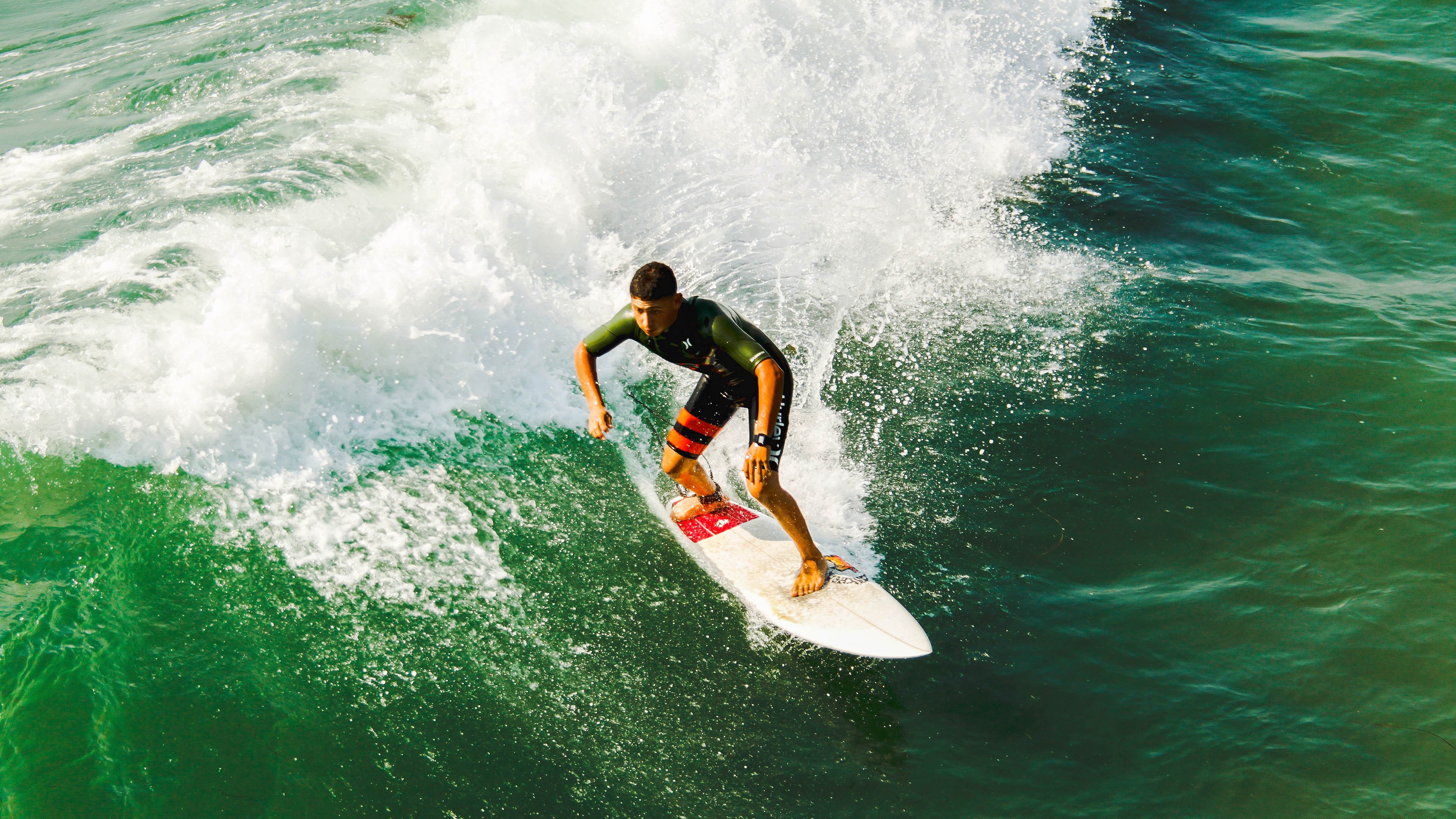 赛道之外，非洲之巅，从F1年度争冠焦点战到马里斩落几内亚的竞技启示